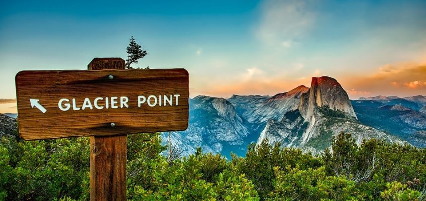 Panoramic of Half Dome mountain in Yosemite with Glacier Point sign